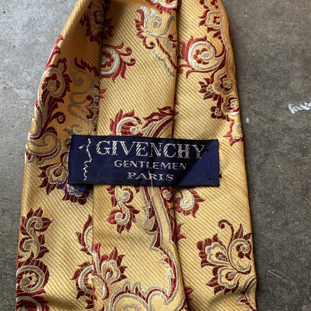 Givenchy - Picture 2 of 2